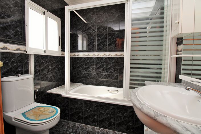 Image No.26-3 Bed Commercial for sale