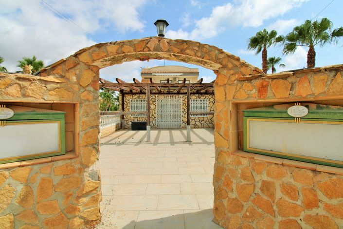 Image No.32-3 Bed Commercial for sale