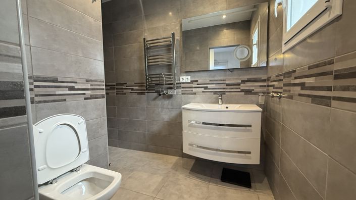 Image No.37-2 Bed Villa for sale