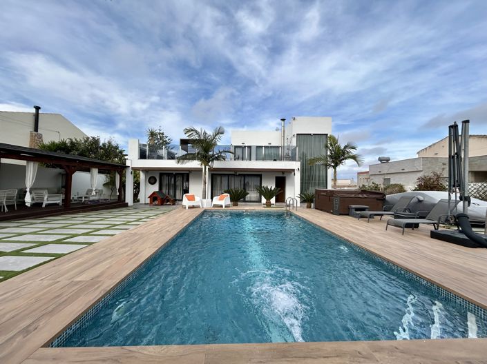 Image No.3-3 Bed Villa for sale