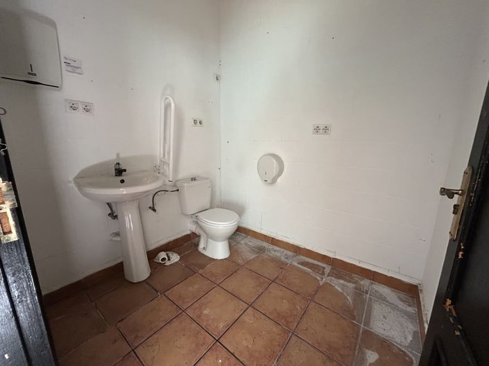 Image No.17-Commercial for sale