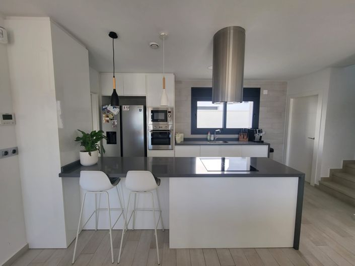 Image No.6-2 Bed Townhouse for sale