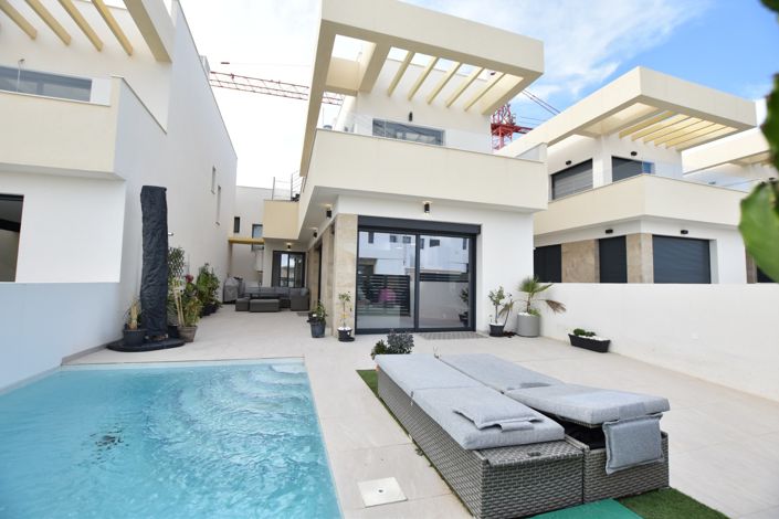 Image No.40-3 Bed Villa for sale