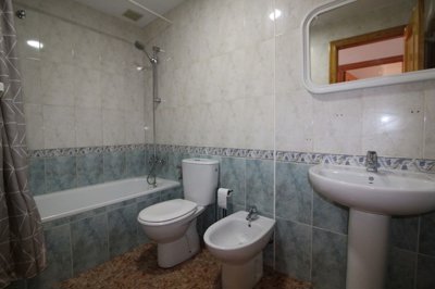 738913259topfloorapartmentwithviews0502261548
