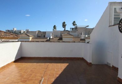 738913259topfloorapartmentwithviews0502261548