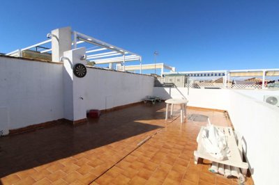 738913259topfloorapartmentwithviews0502261548