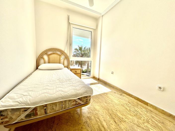 Image No.14-3 Bed Townhouse for sale