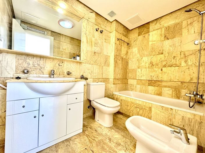 Image No.18-3 Bed Townhouse for sale