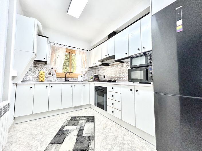 Image No.9-2 Bed Townhouse for sale