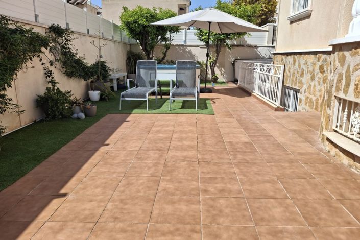 Image No.17-4 Bed Property for sale