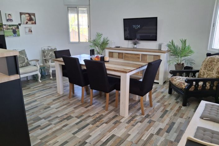 Image No.4-4 Bed Property for sale