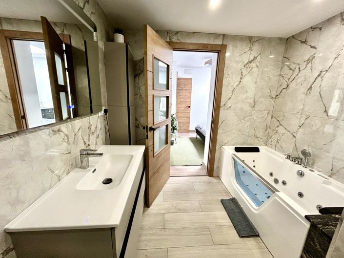 Image No.11-4 Bed Townhouse for sale