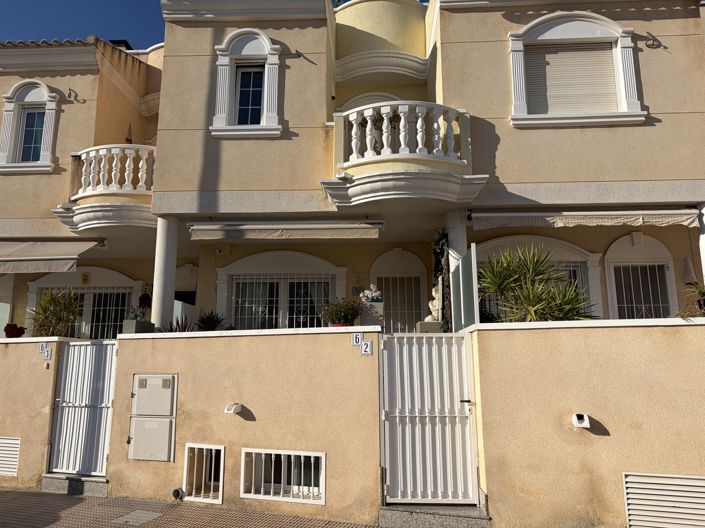 Image No.36-3 Bed Townhouse for sale