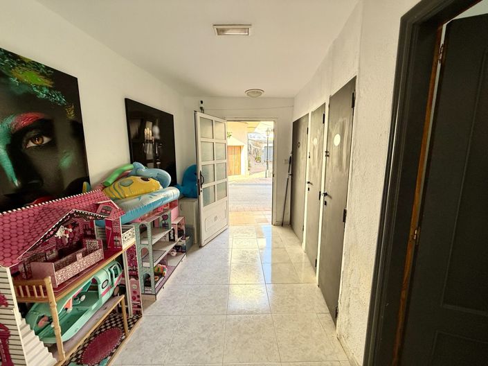 Image No.19-5 Bed Apartment for sale