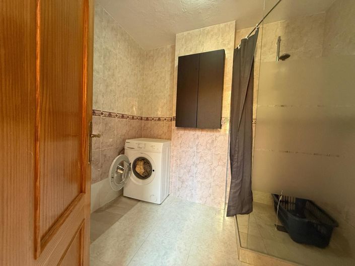 Image No.21-5 Bed Apartment for sale