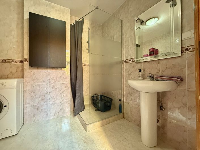 Image No.22-5 Bed Apartment for sale