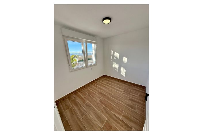 Image No.18-3 Bed Semi-Detached for sale