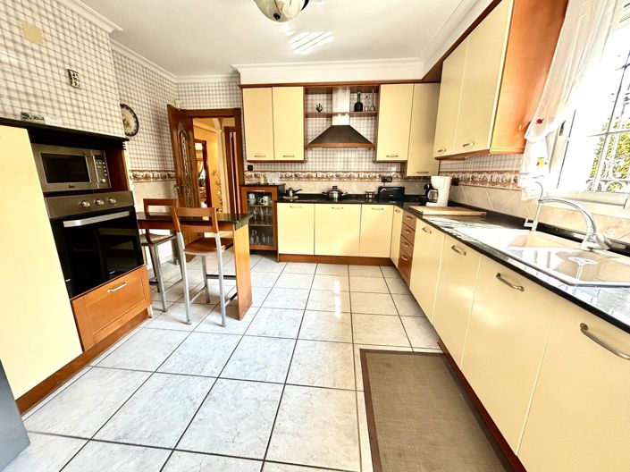 Image No.12-6 Bed Villa for sale