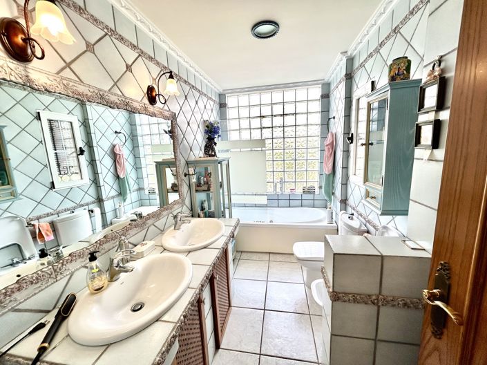 Image No.17-6 Bed Villa for sale