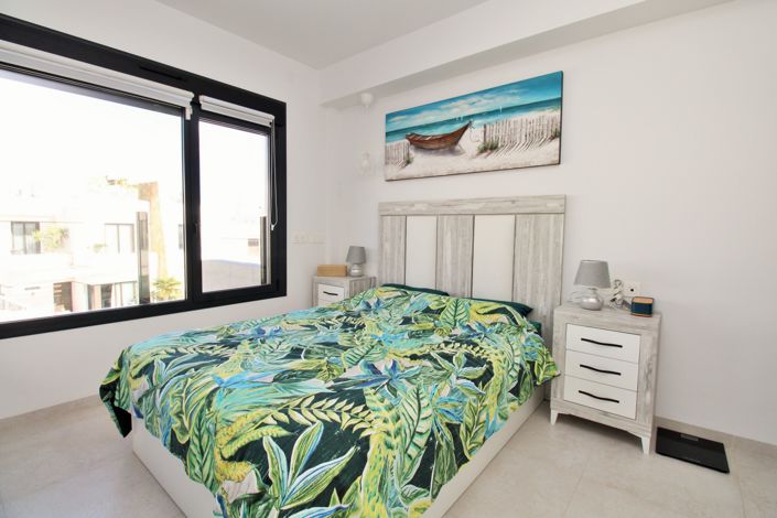 Image No.15-2 Bed Townhouse for sale