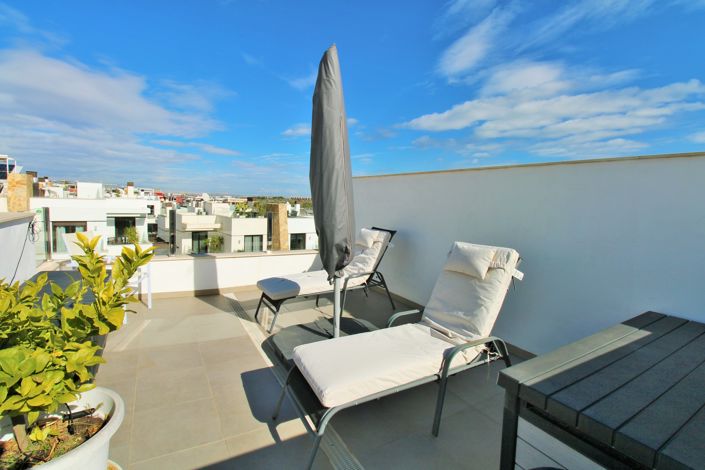 Image No.21-2 Bed Townhouse for sale