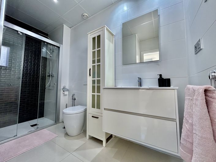 Image No.12-3 Bed Villa for sale