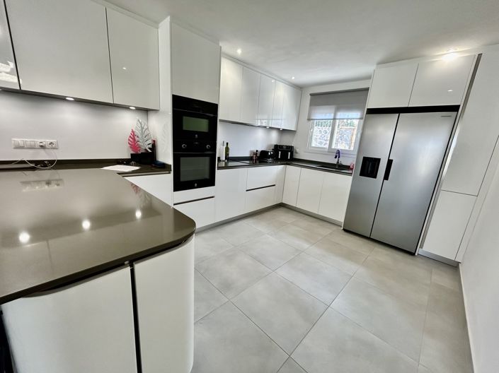 Image No.12-6 Bed Villa for sale