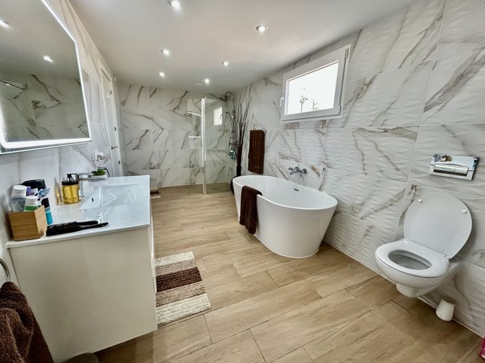 Image No.15-6 Bed Villa for sale