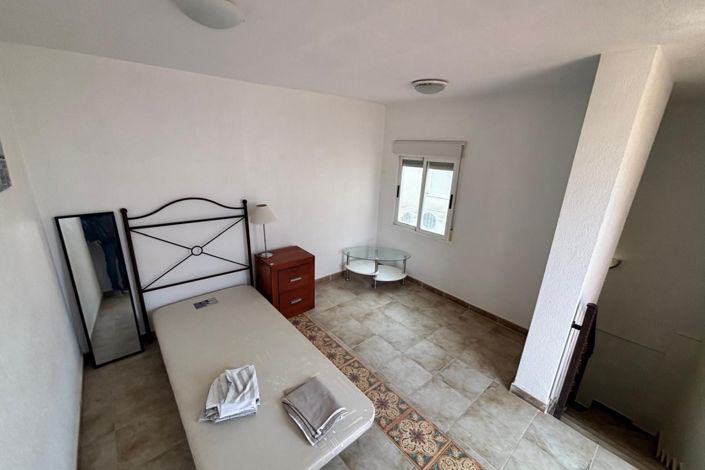 Image No.16-5 Bed Townhouse for sale