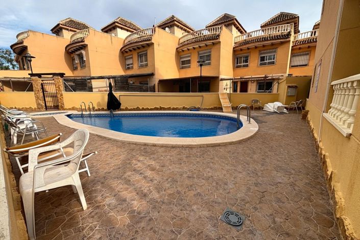 Image No.2-5 Bed Townhouse for sale