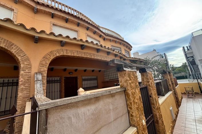 Image No.24-5 Bed Townhouse for sale