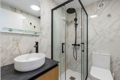907766