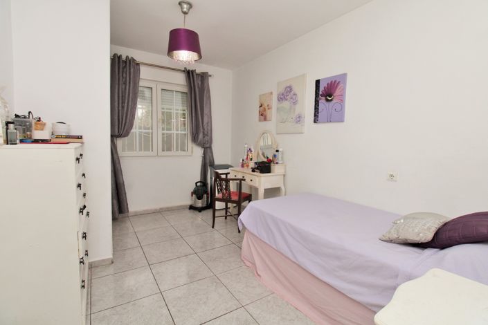 Image No.16-4 Bed Townhouse for sale