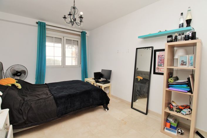 Image No.21-4 Bed Townhouse for sale