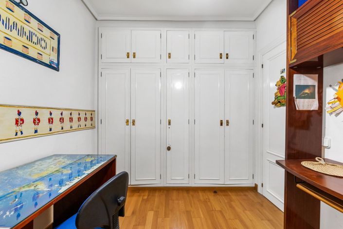 Image No.10-4 Bed Apartment for sale