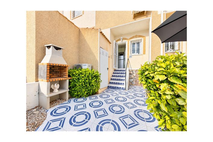 Image No.20-2 Bed Townhouse for sale