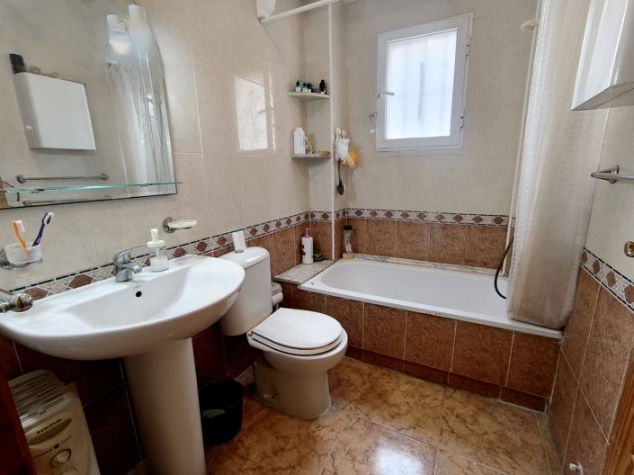 Image No.26-2 Bed Townhouse for sale