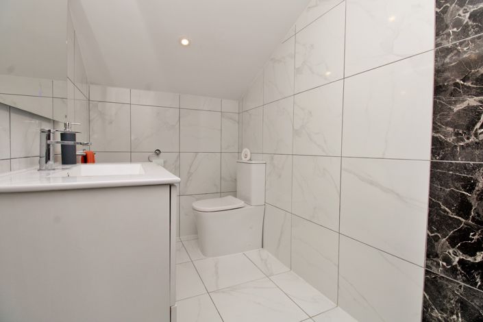 Image No.23-3 Bed Townhouse for sale