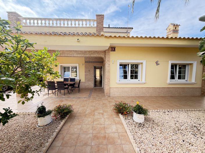 Image No.2-4 Bed Villa for sale