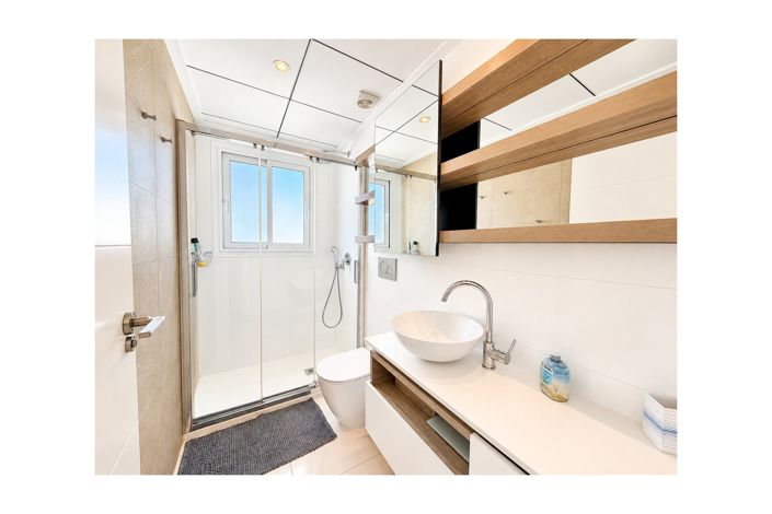 Image No.18-2 Bed Property for sale