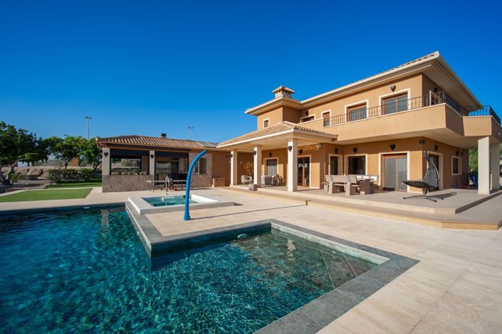 Image No.2-6 Bed Villa for sale
