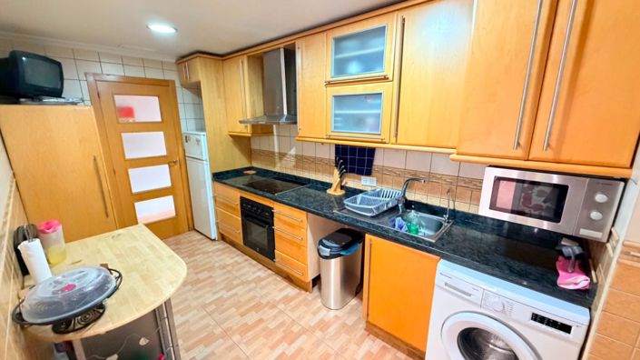 Image No.12-2 Bed Property for sale