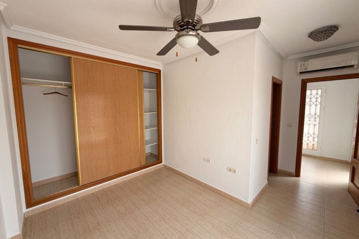 Image No.20-3 Bed Property for sale