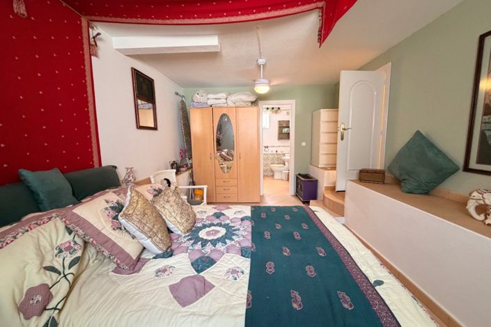 Image No.16-3 Bed Property for sale