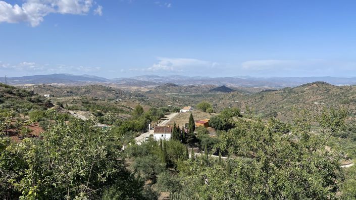 Image No.2-8 Bed Country House for sale