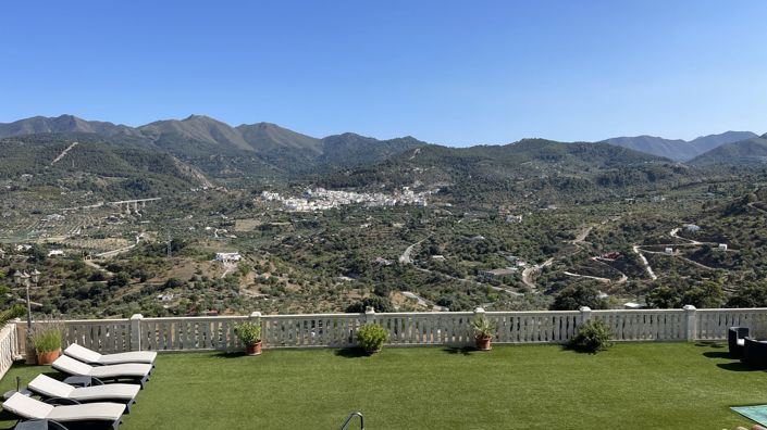 Image No.23-8 Bed Country House for sale