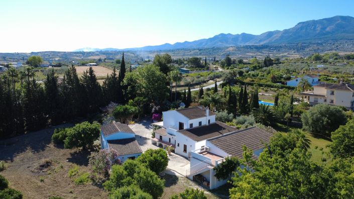 Image No.1-7 Bed Country House for sale
