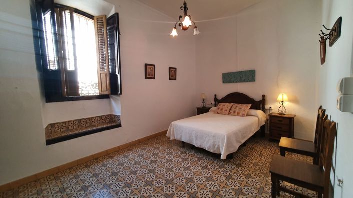 Image No.13-4 Bed Townhouse for sale