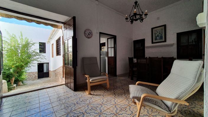 Image No.16-4 Bed Townhouse for sale