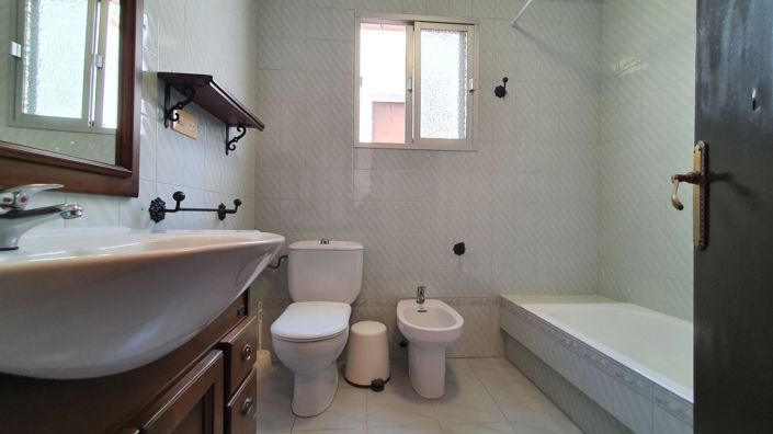 Image No.21-4 Bed Townhouse for sale